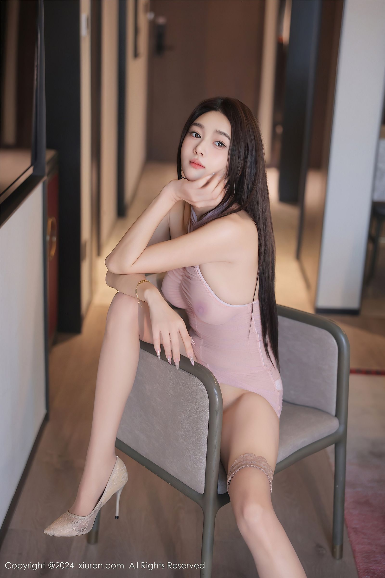 秀人网性感连衣裙美女写真