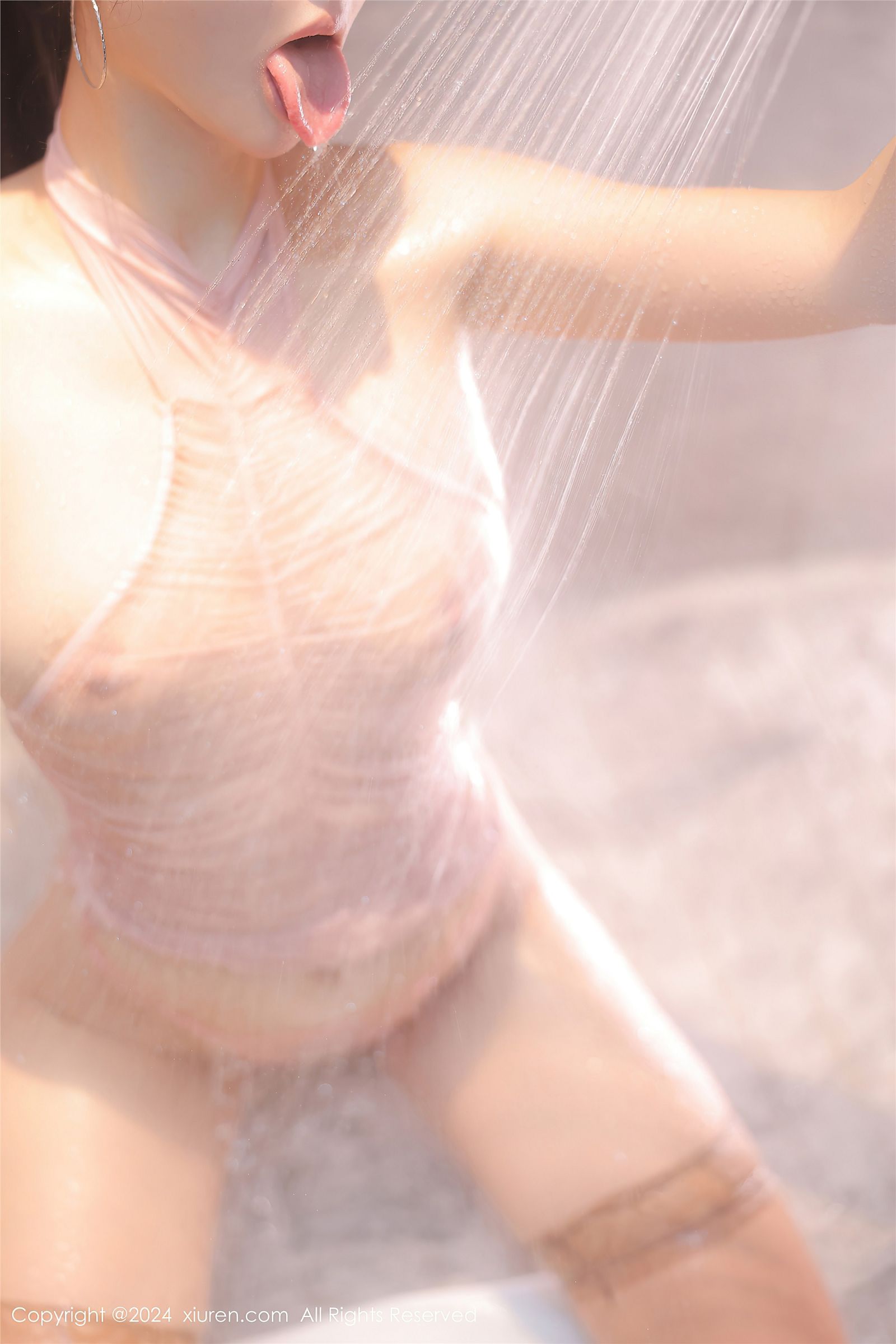秀人网性感连衣裙美女写真
