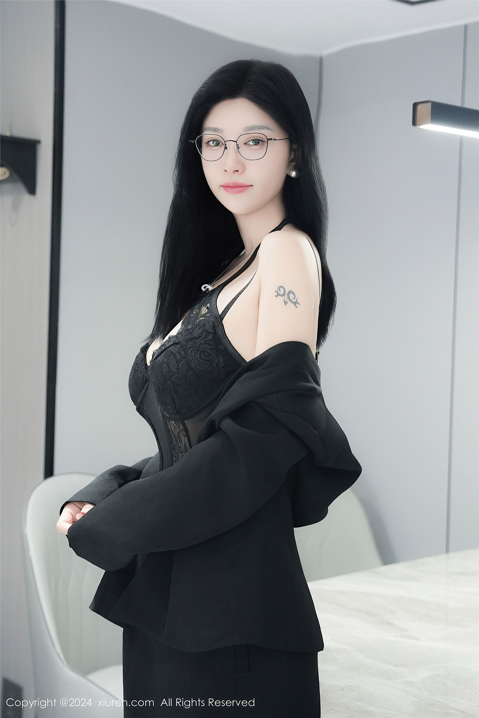 雅茹老师性感情趣西装写真