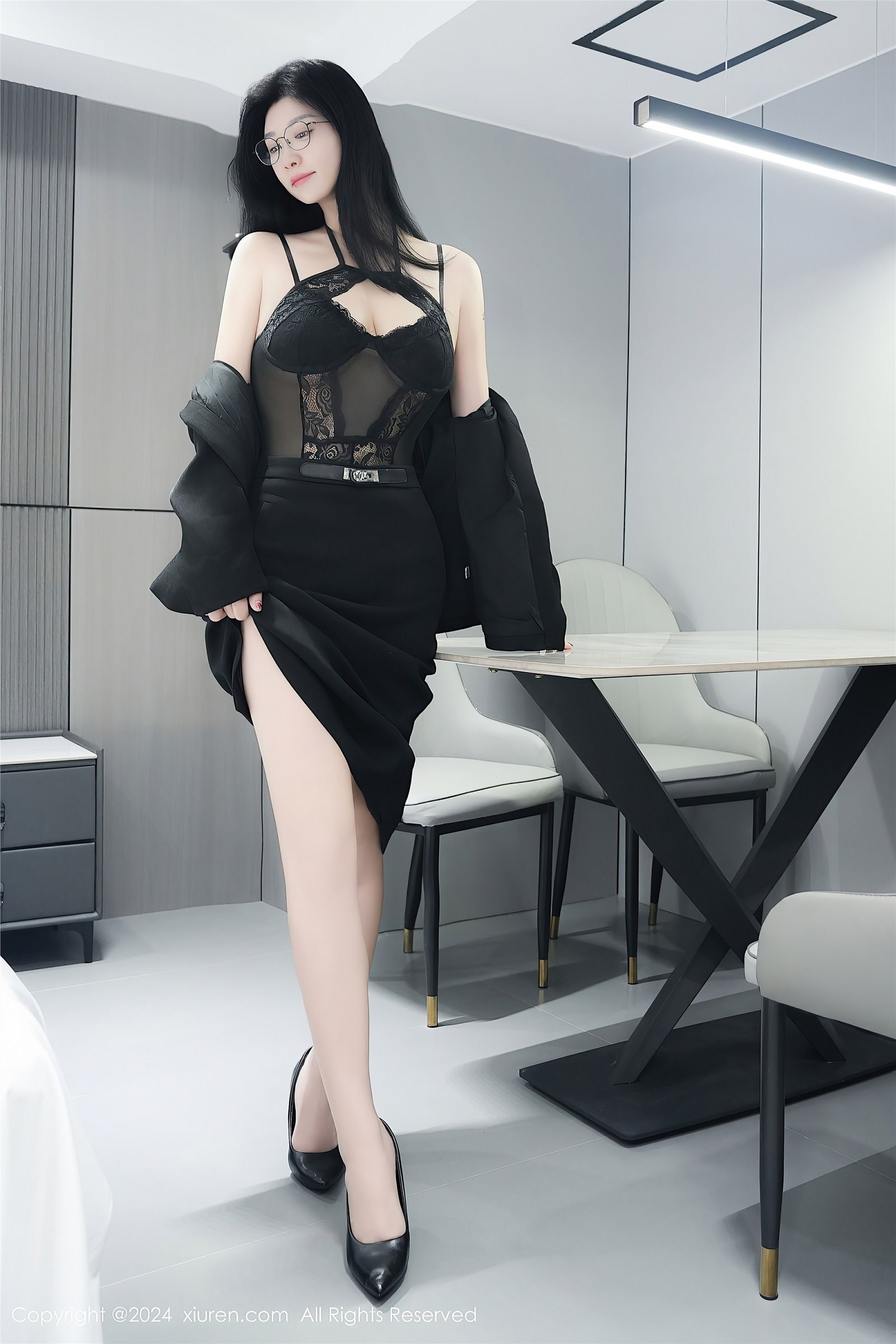 雅茹老师性感情趣西装写真