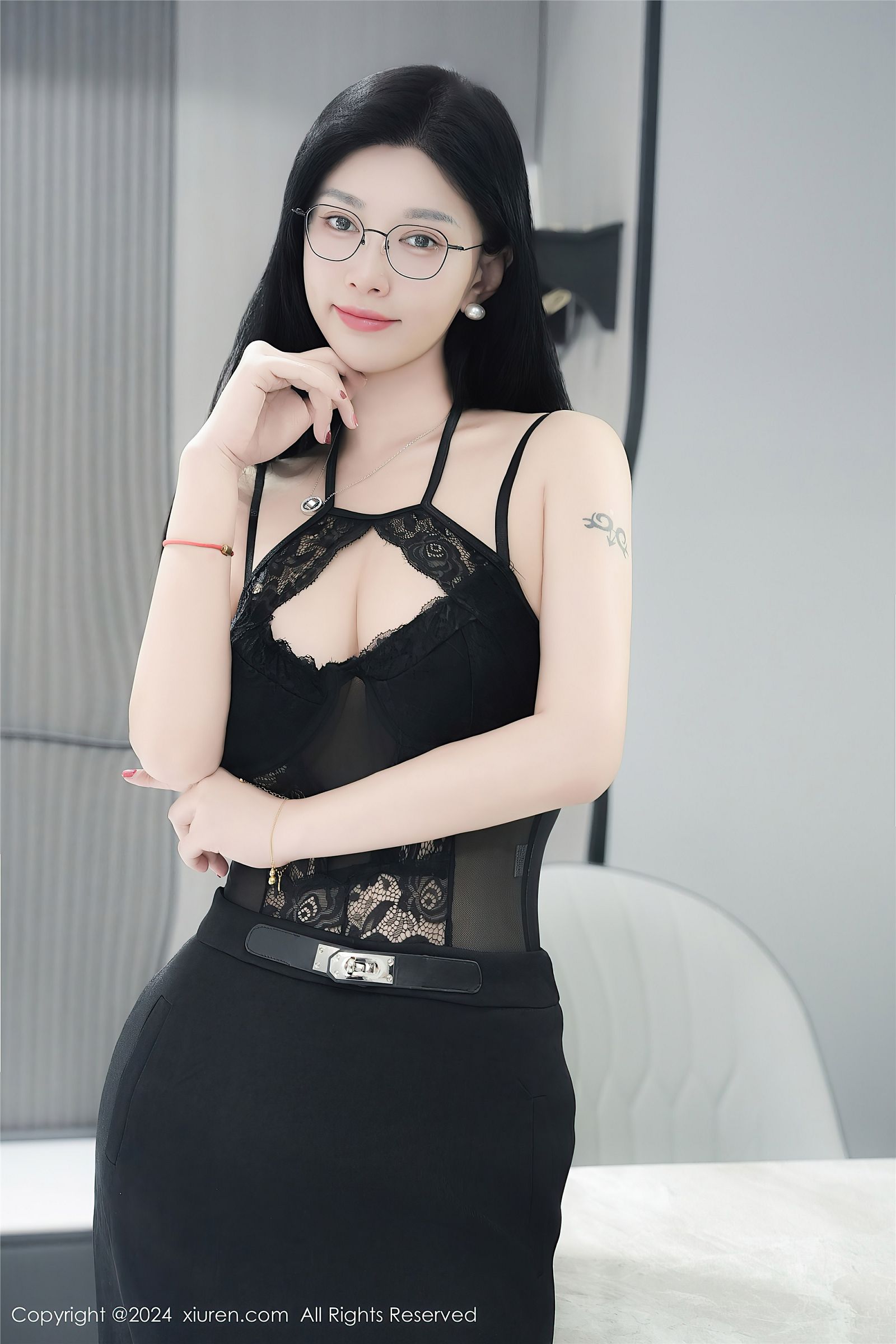雅茹老师性感情趣西装写真