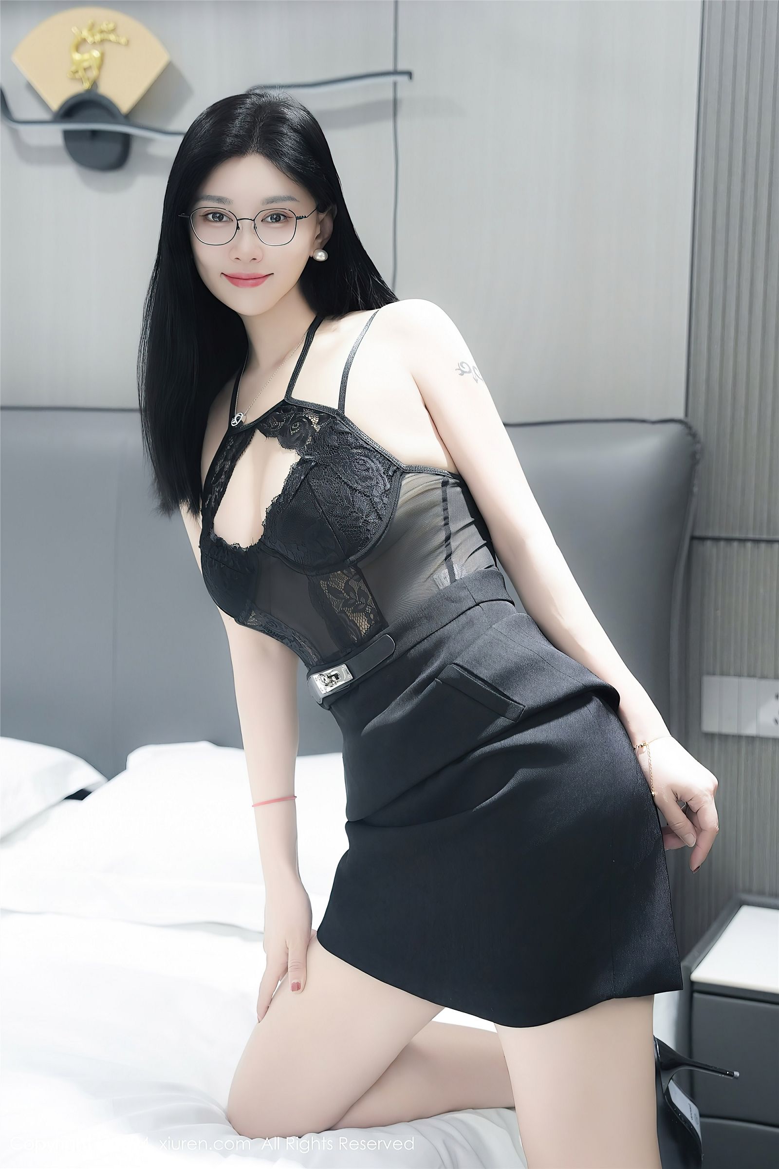 雅茹老师性感情趣西装写真
