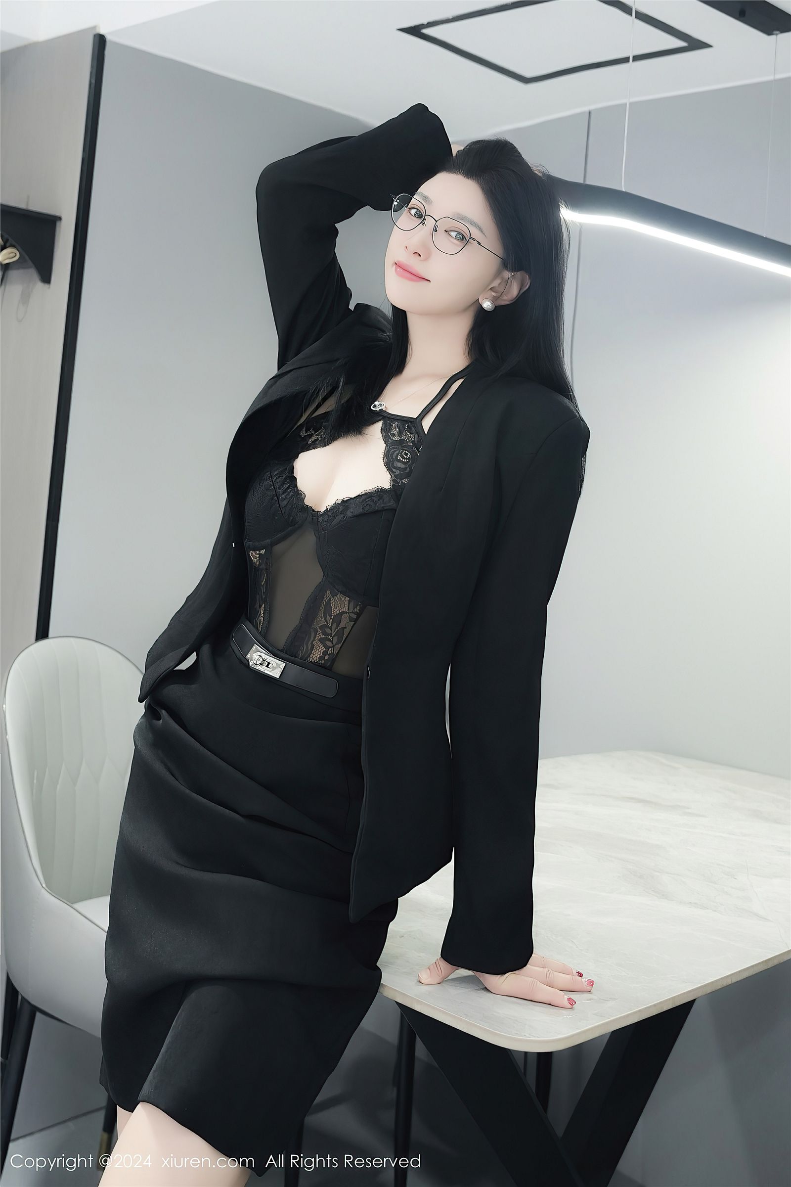 雅茹老师性感情趣西装写真