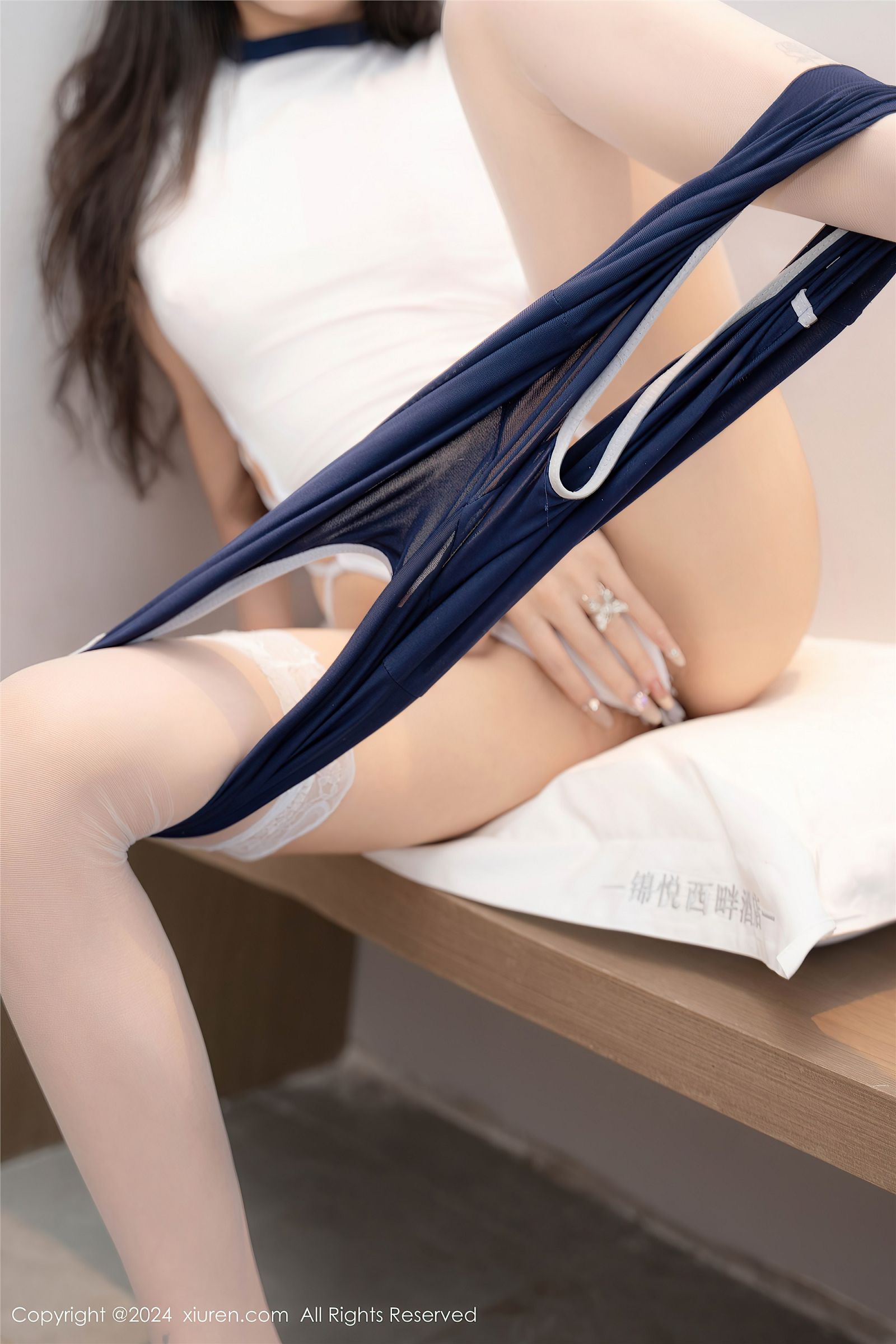 秀人网死水库白丝美女图片