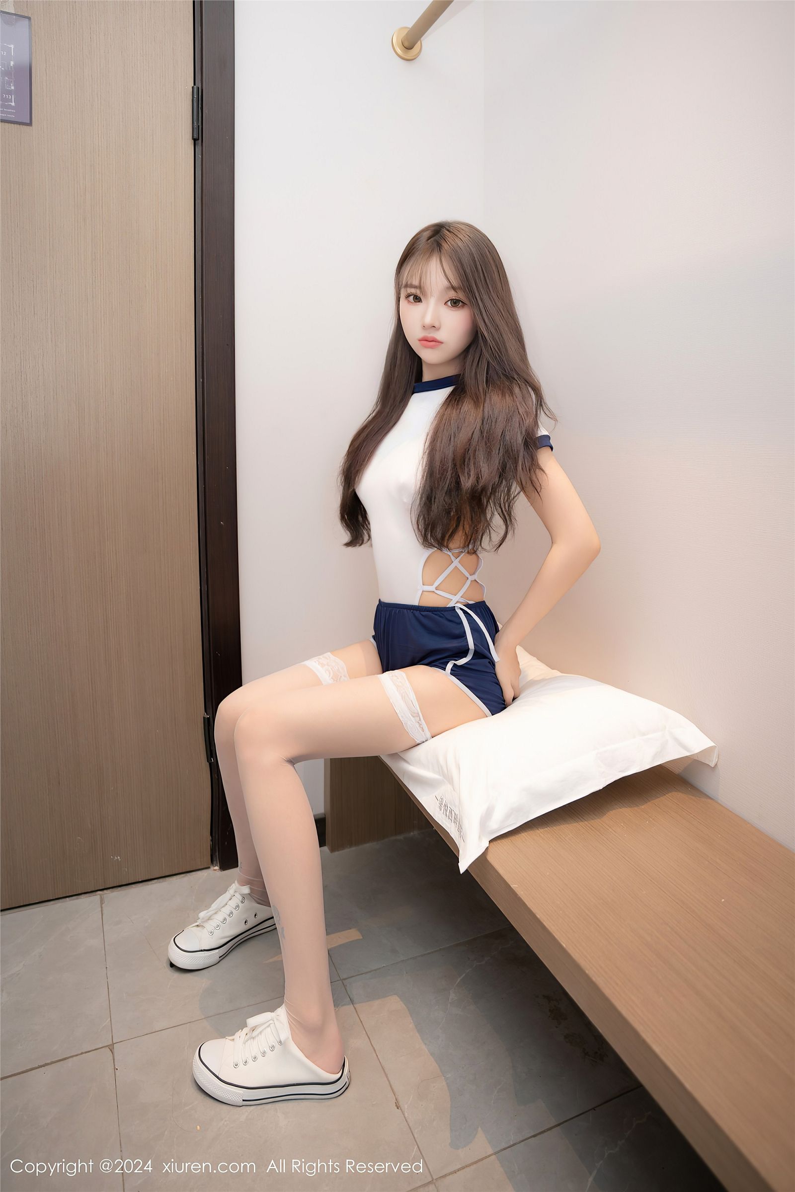 秀人网死水库白丝美女图片