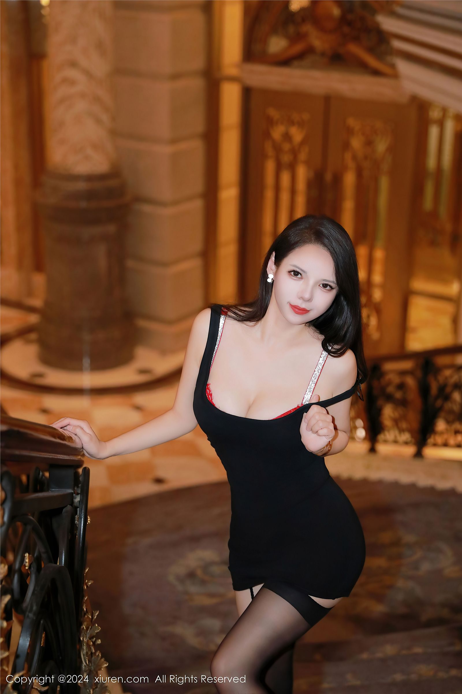 秀人网黑丝美腿写真套图