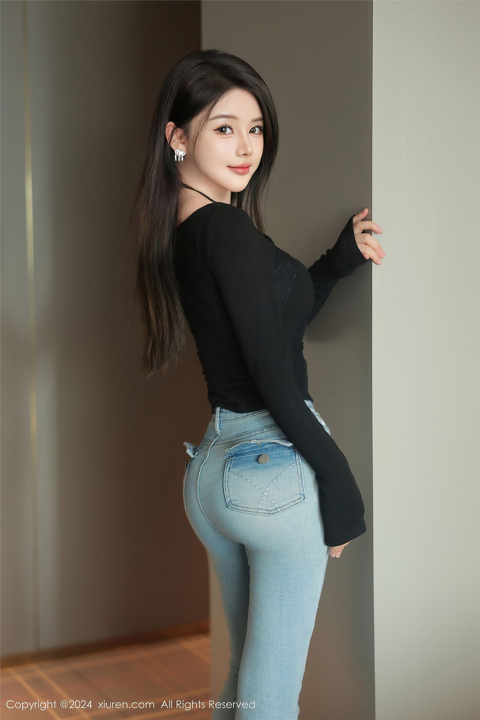 爱酱里性感私房黑丝写真