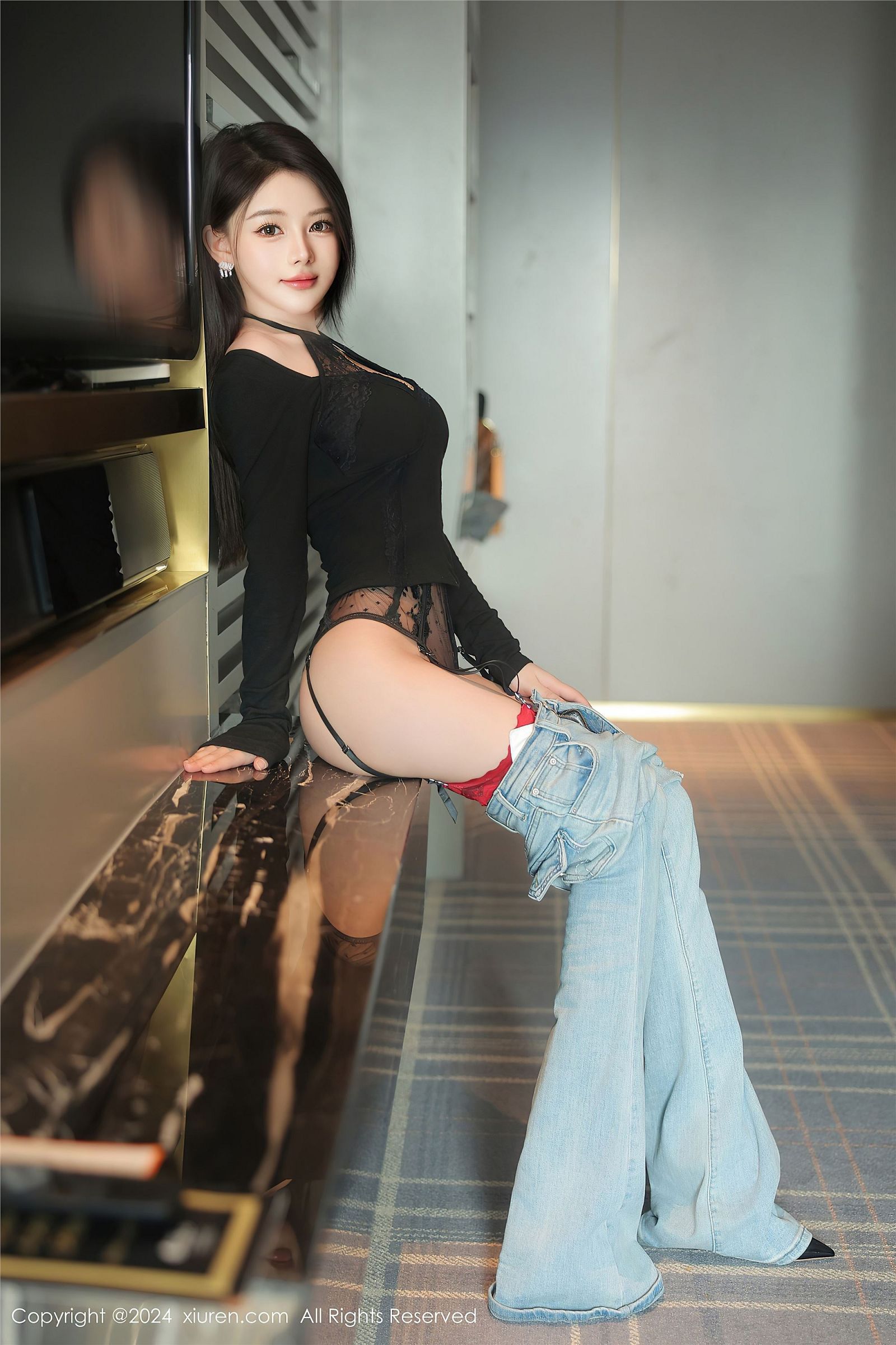 爱酱里性感私房黑丝写真
