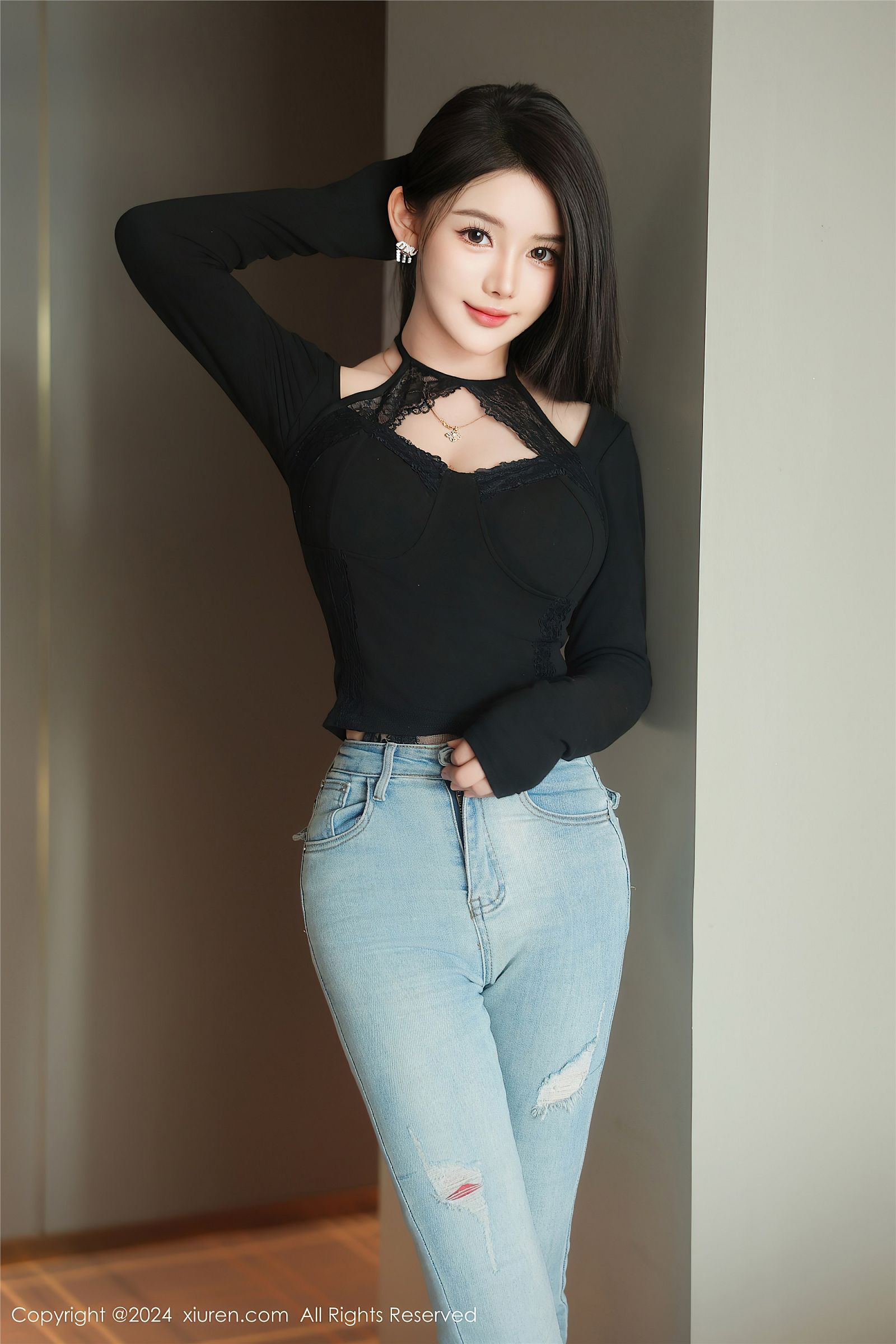 爱酱里性感私房黑丝写真