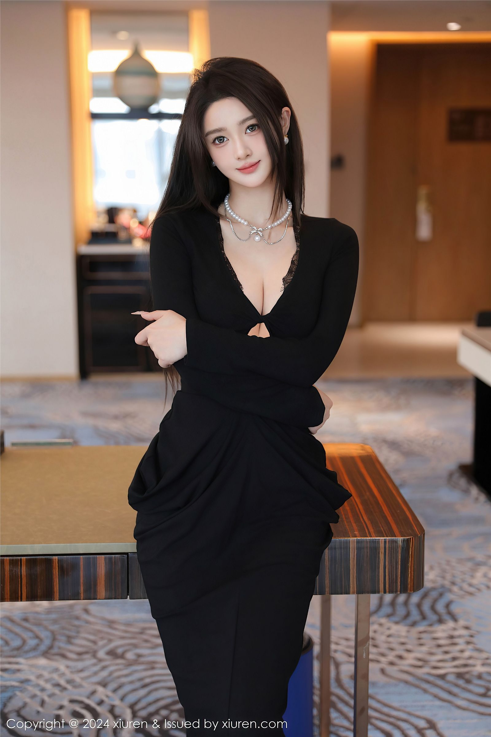 美女糖糖豹纹黑丝写真图片