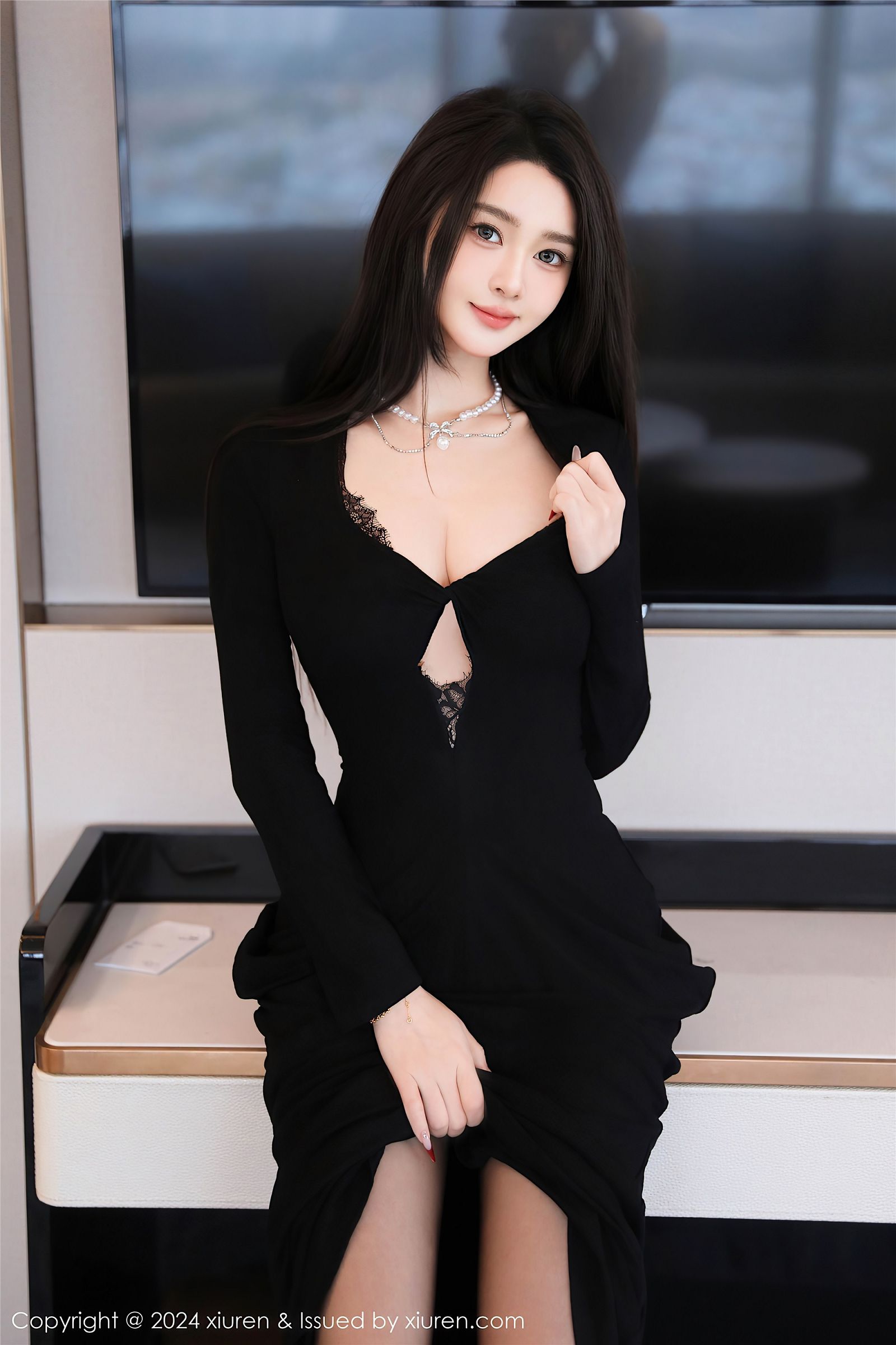 美女糖糖豹纹黑丝写真图片