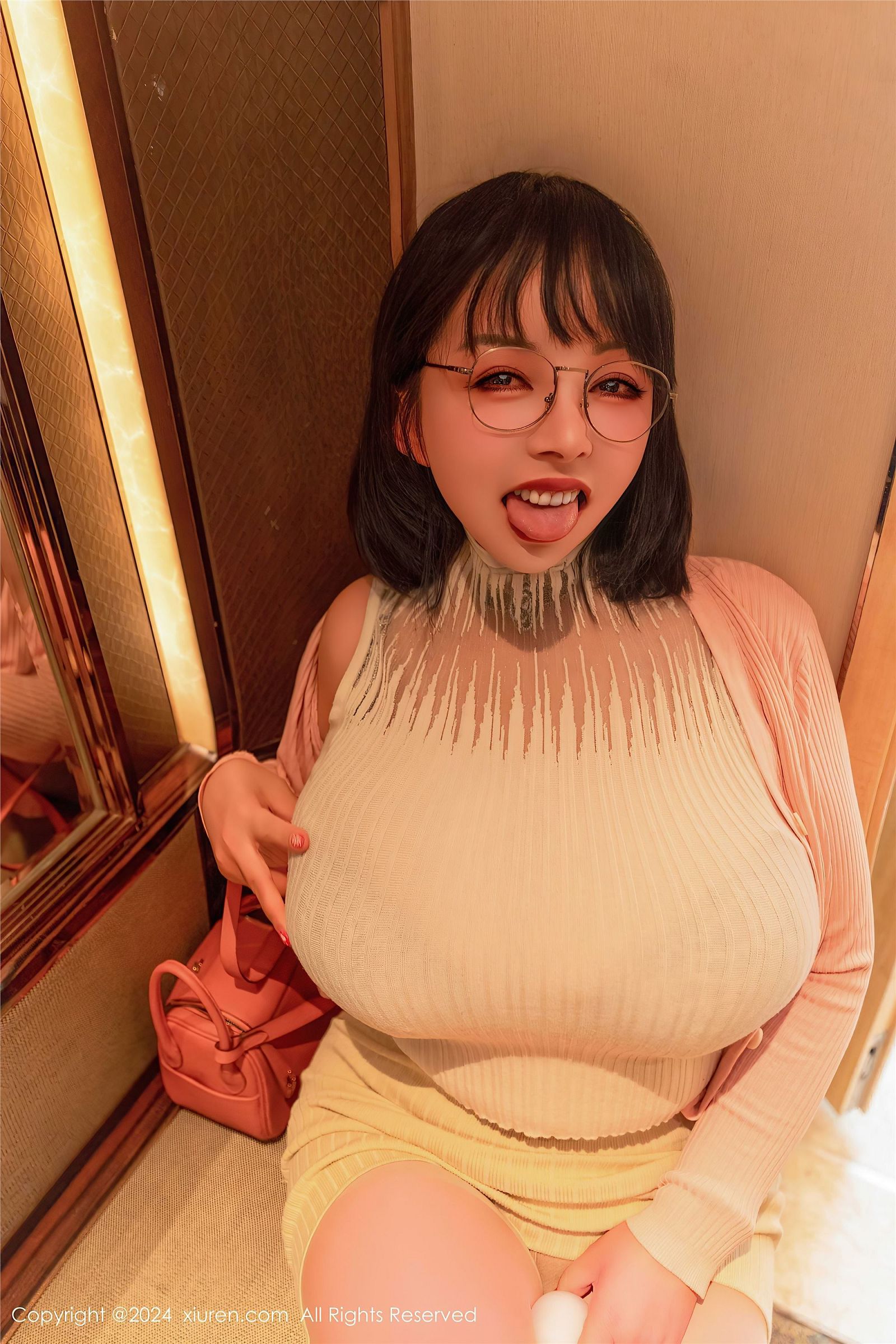 性感豹纹美女写真套图