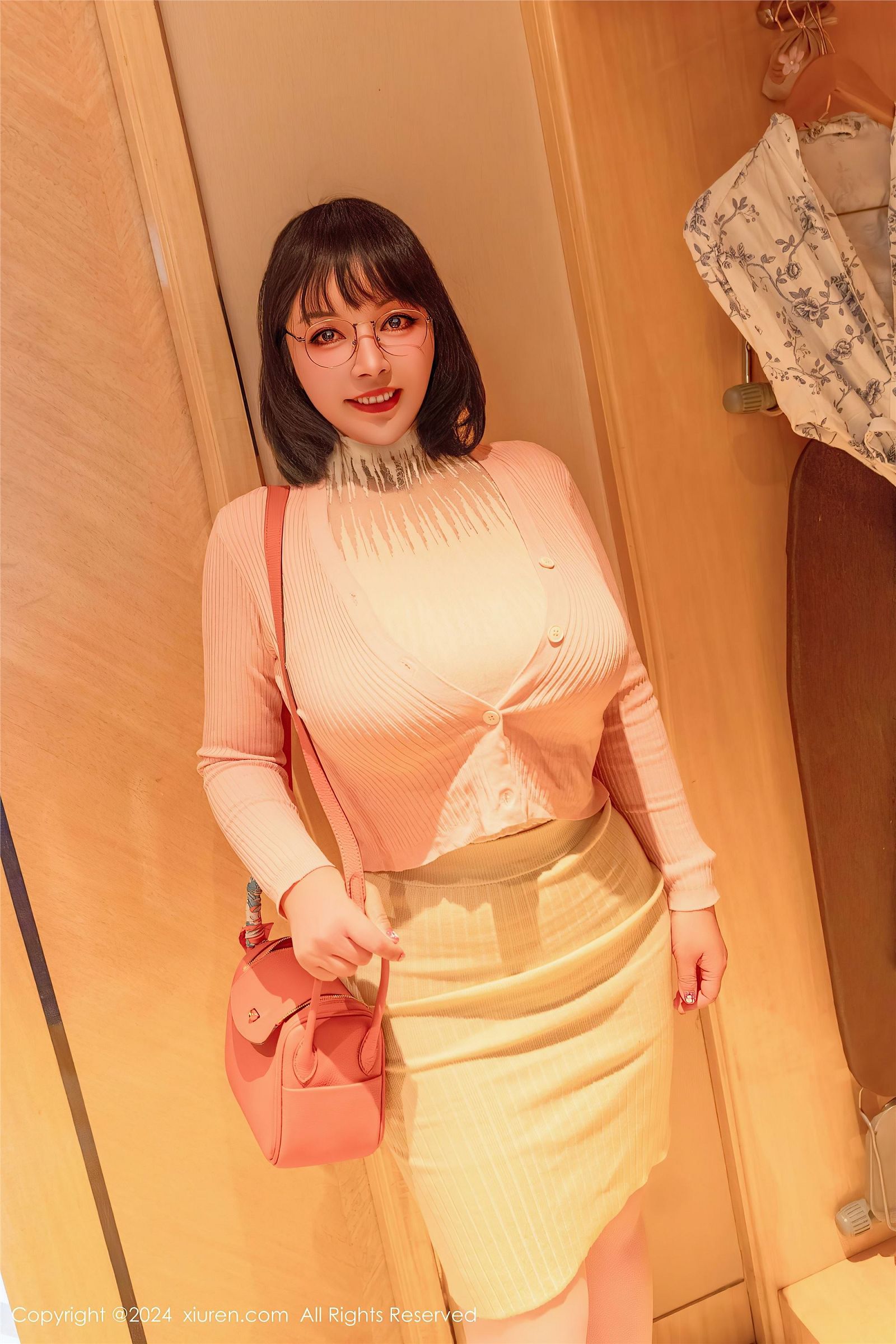 性感豹纹美女写真套图