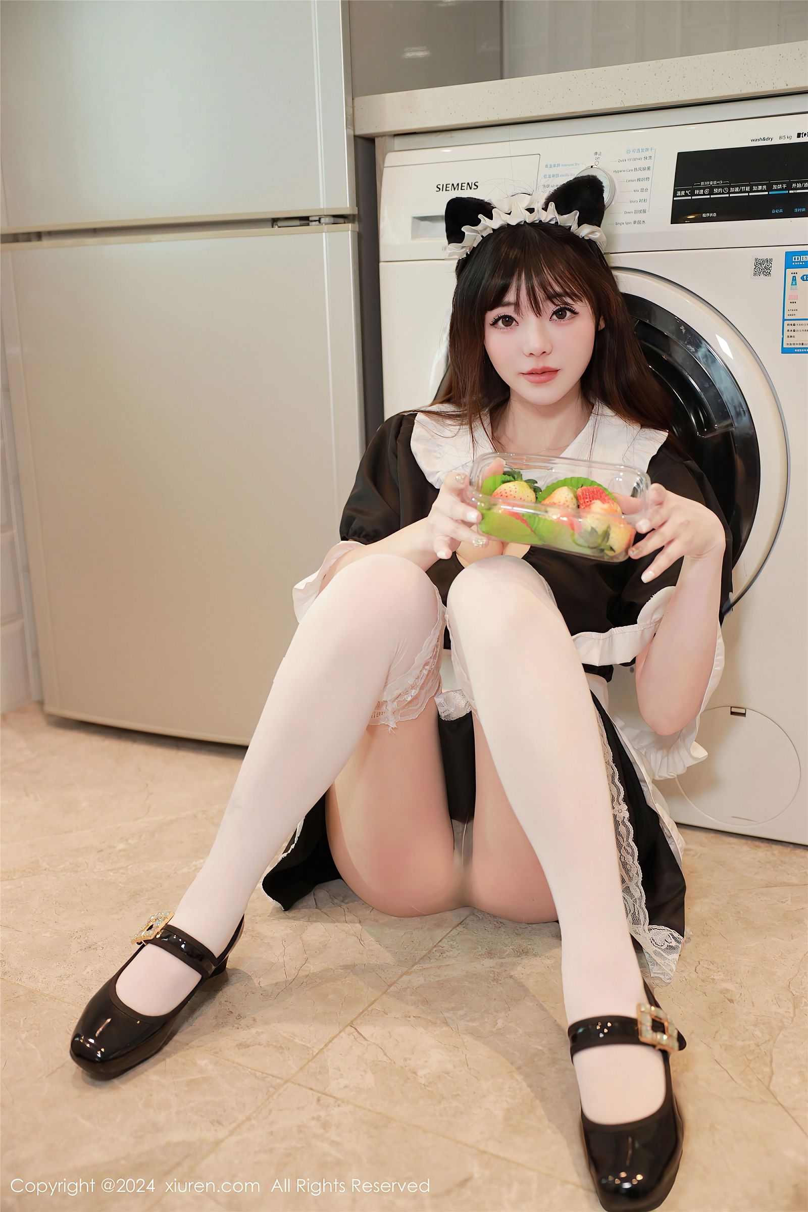 佘贝拉Bella女仆装写真