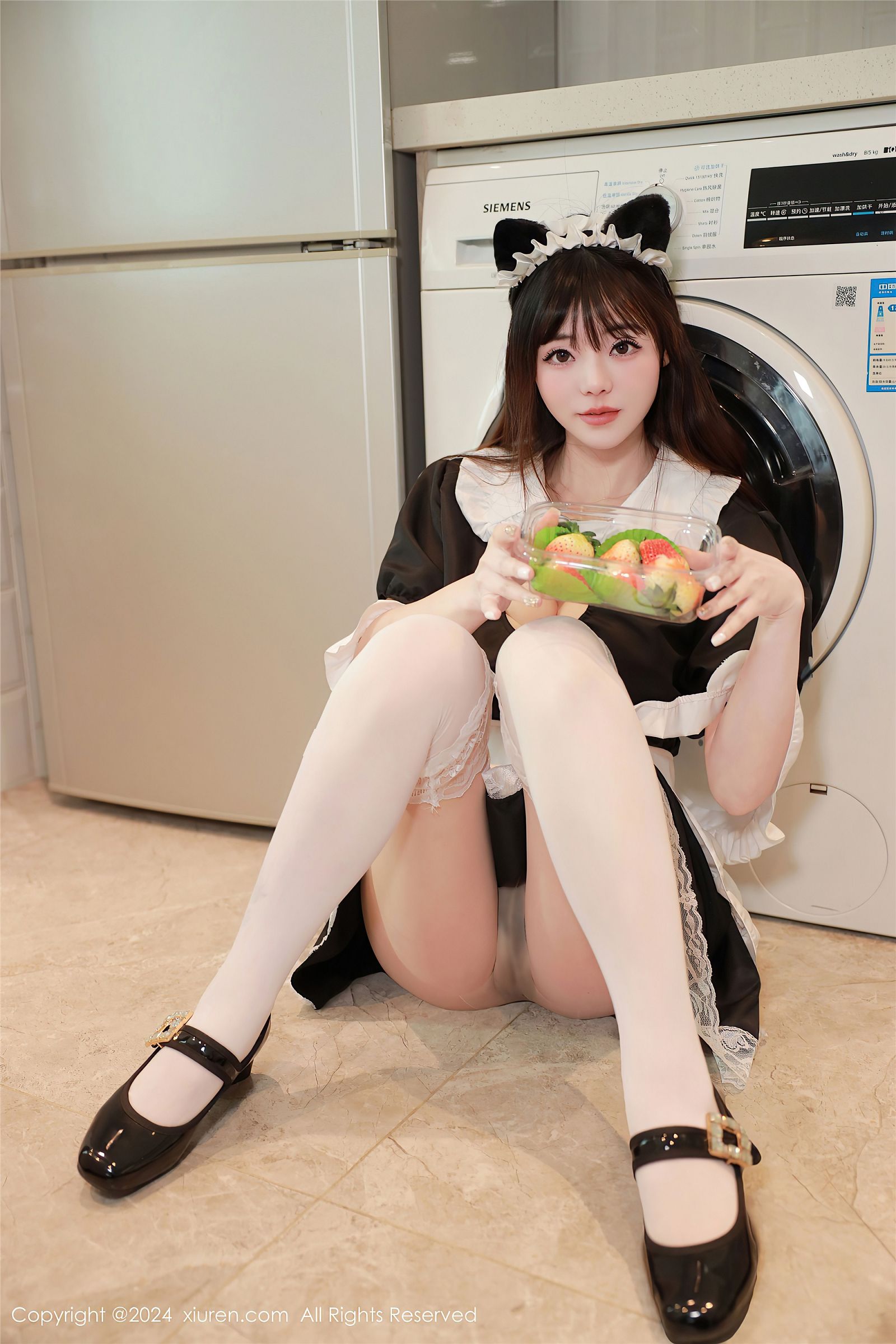 佘贝拉Bella女仆装写真