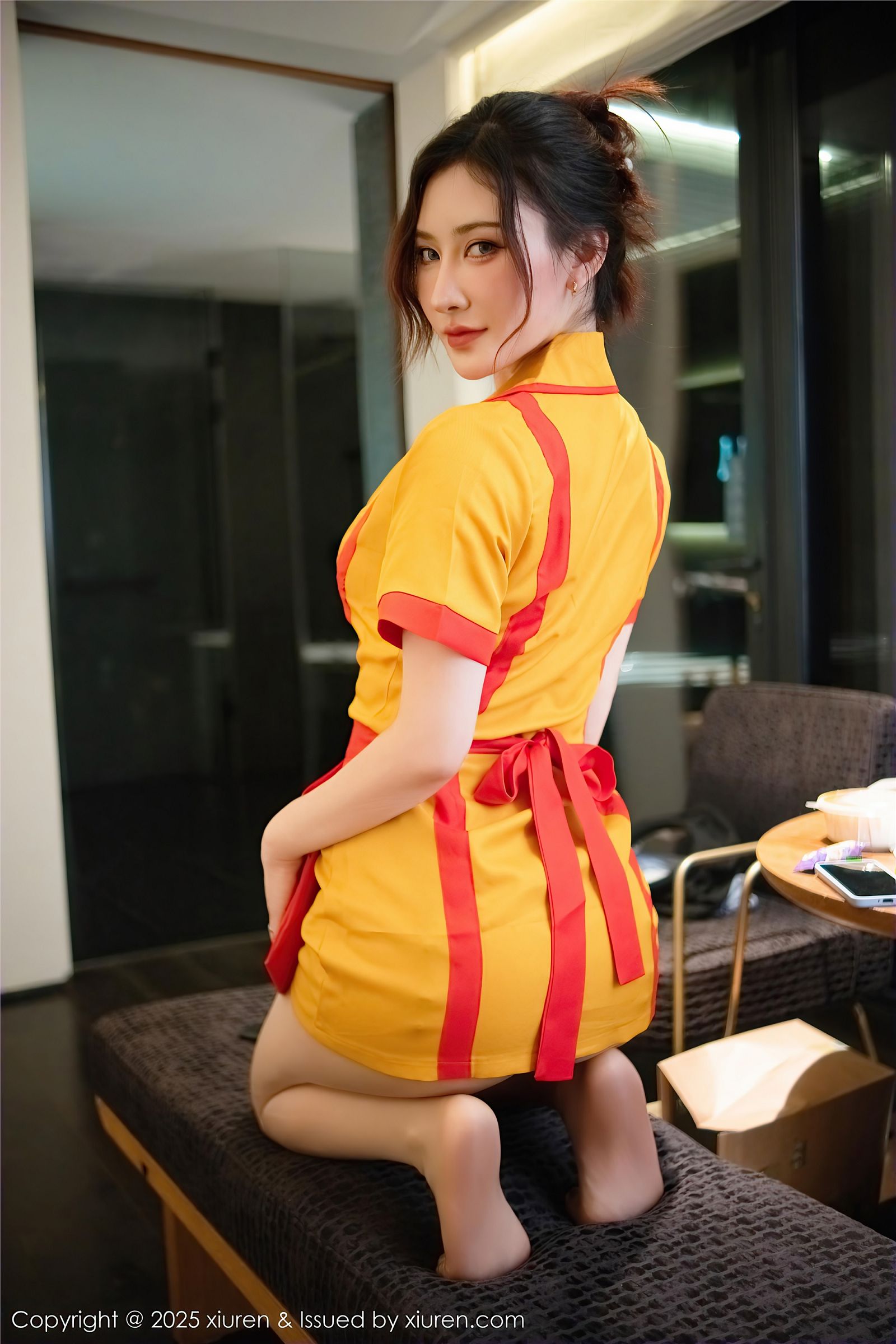 美女模特性感厨娘装写真