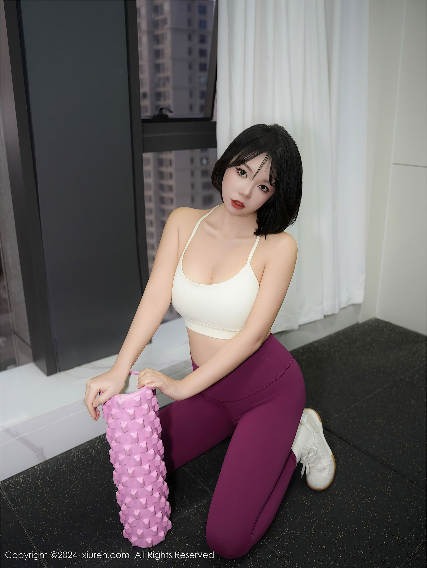 秀人网瑜伽服美女图片写真