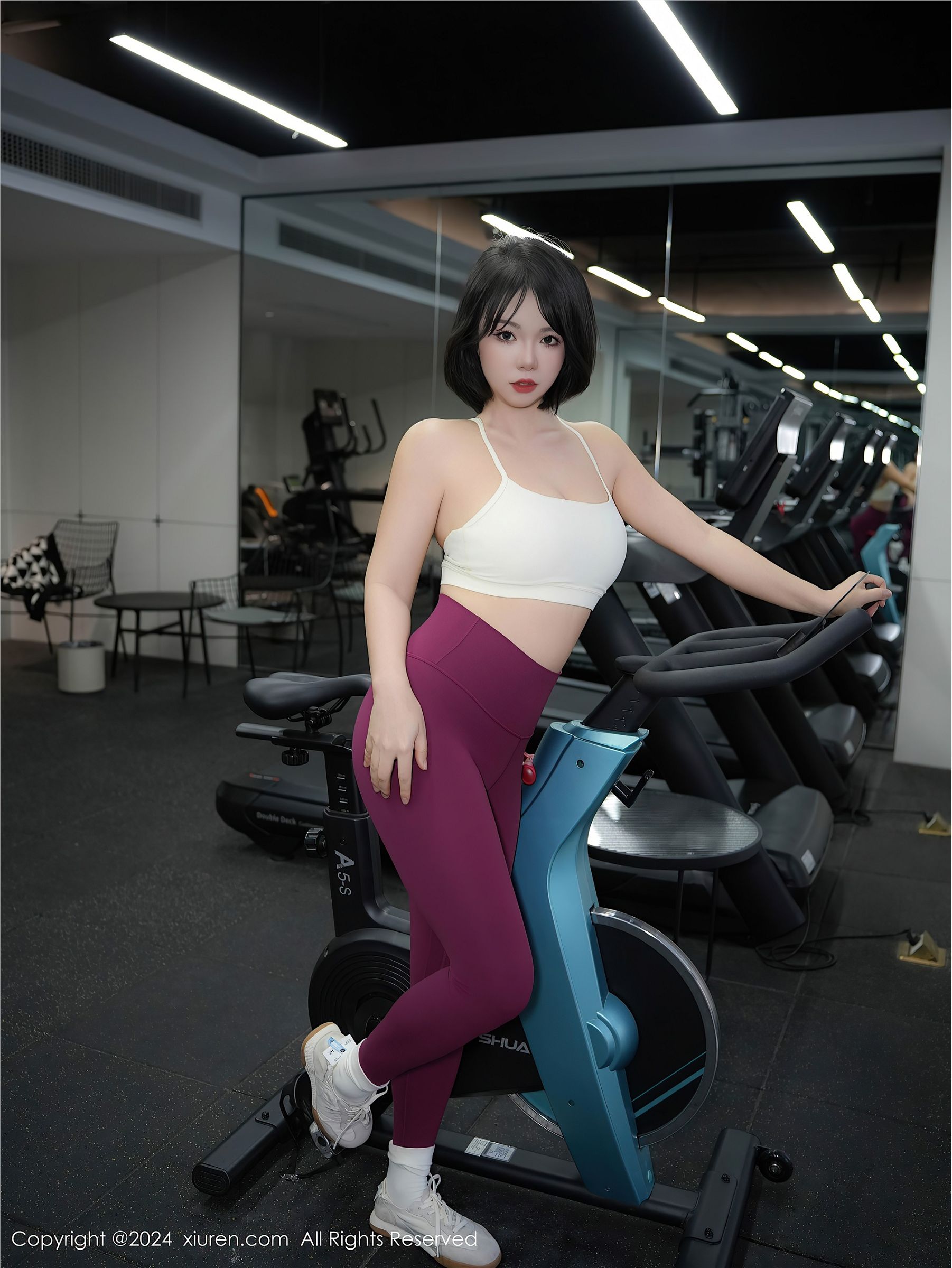 秀人网瑜伽服美女图片写真