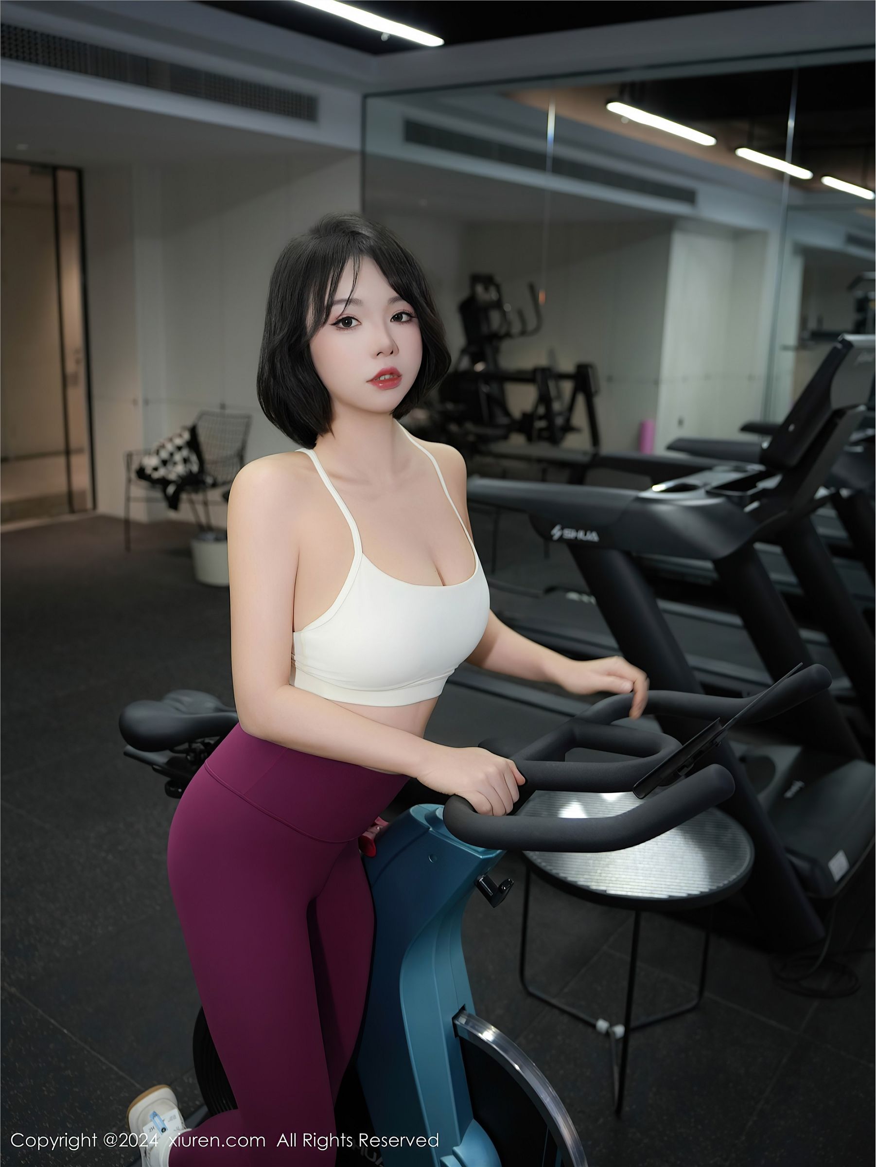 秀人网瑜伽服美女图片写真