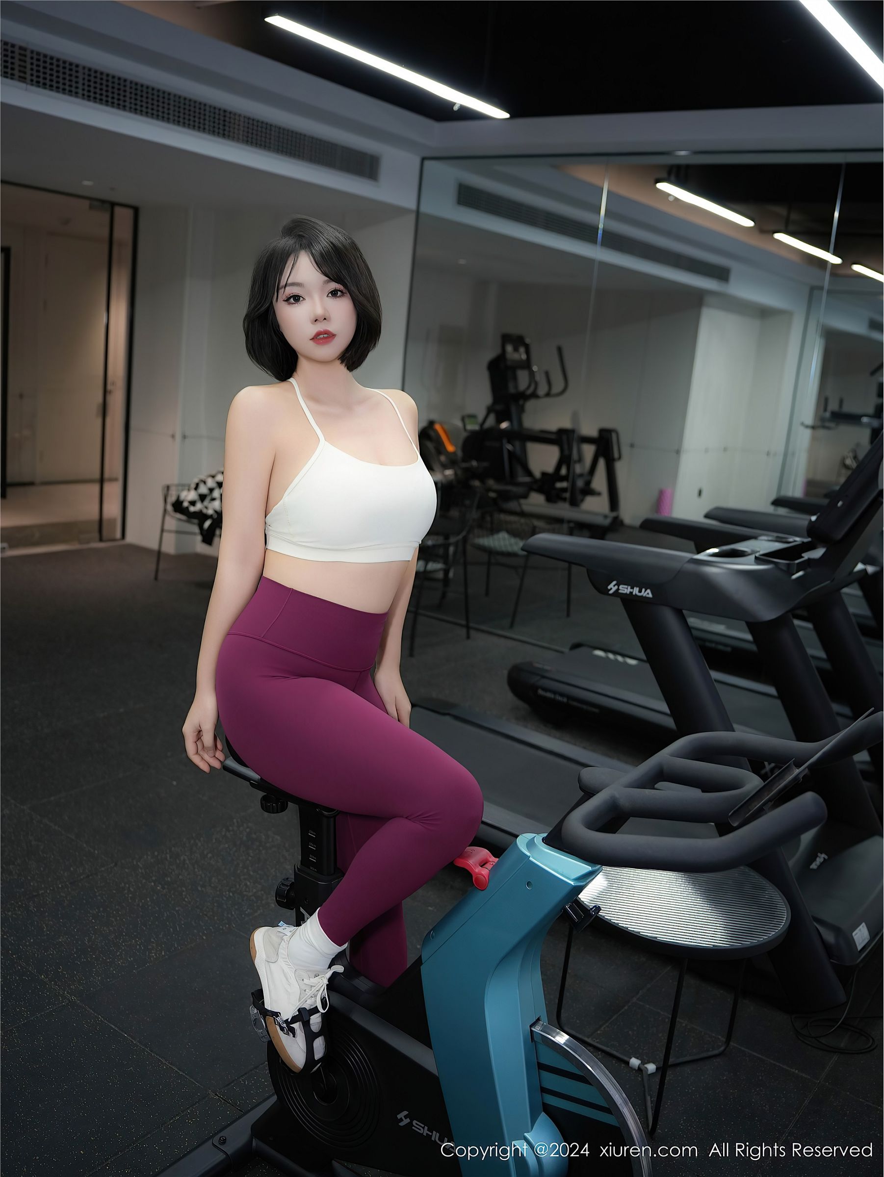 秀人网瑜伽服美女图片写真