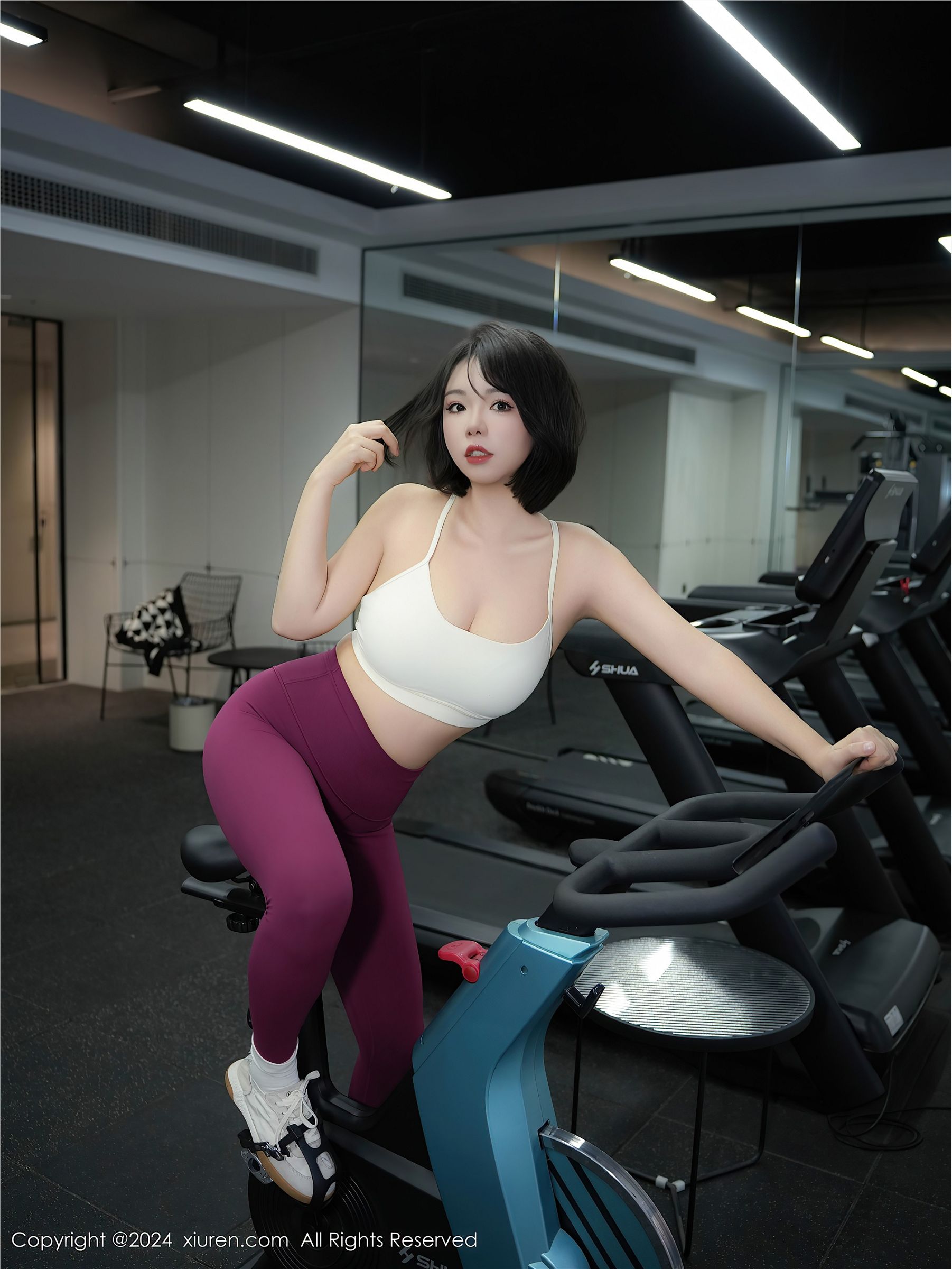 秀人网瑜伽服美女图片写真