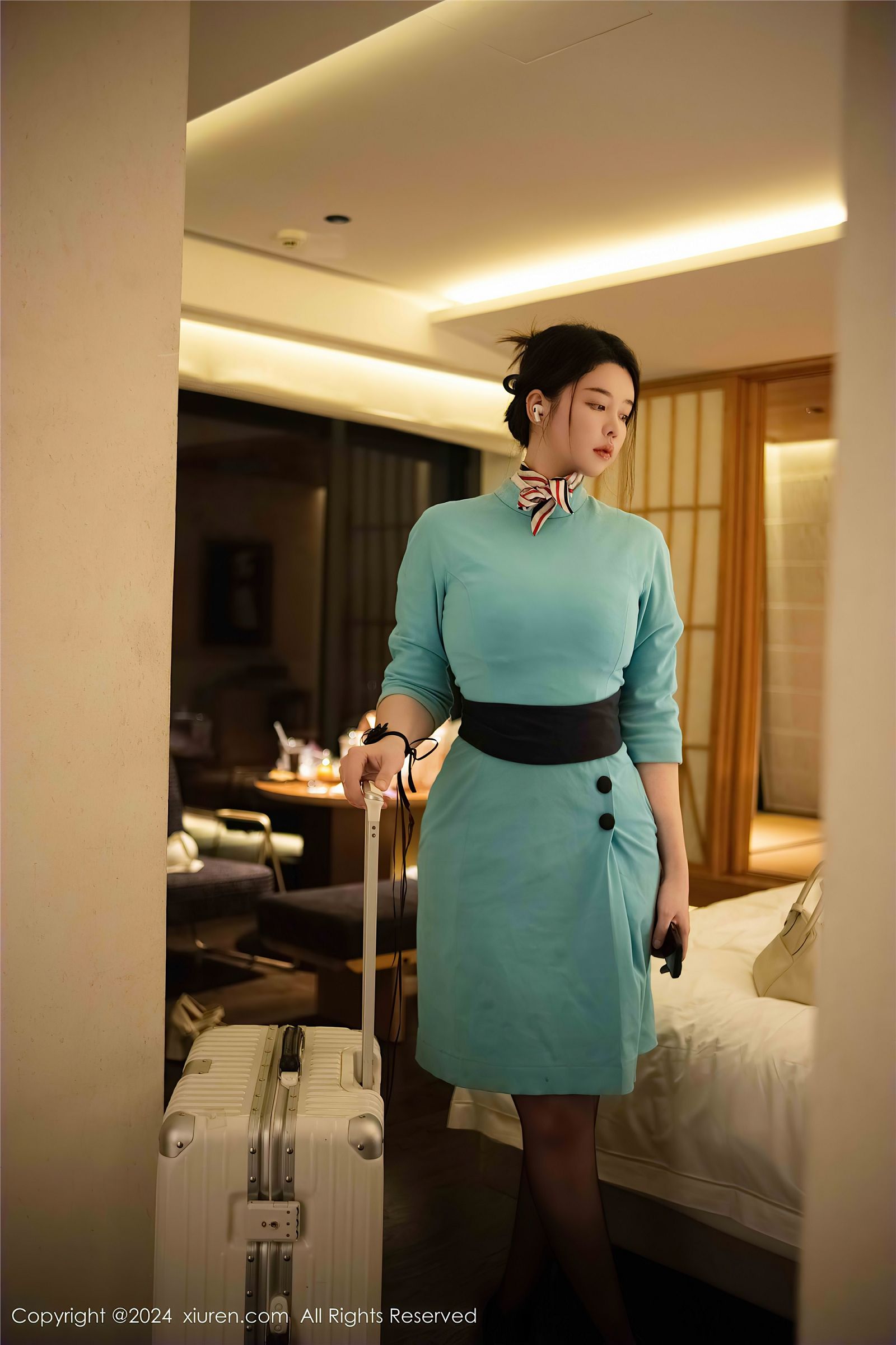 秀人网性感空姐制服写真
