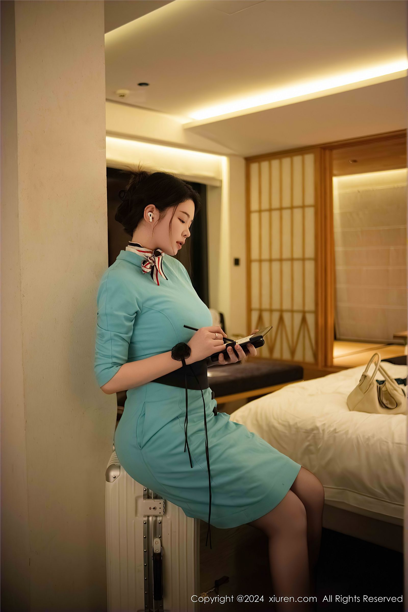 秀人网性感空姐制服写真
