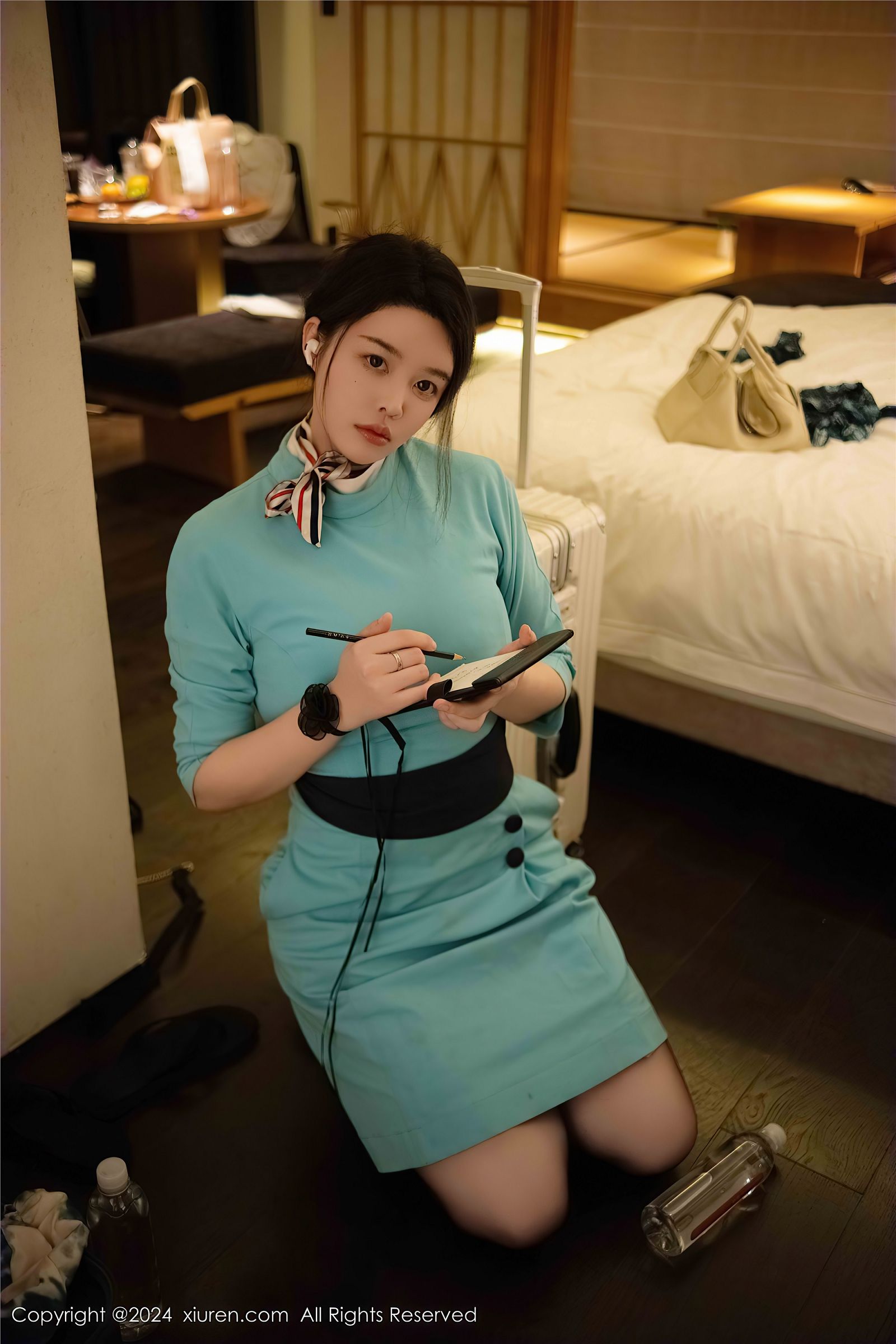 秀人网性感空姐制服写真