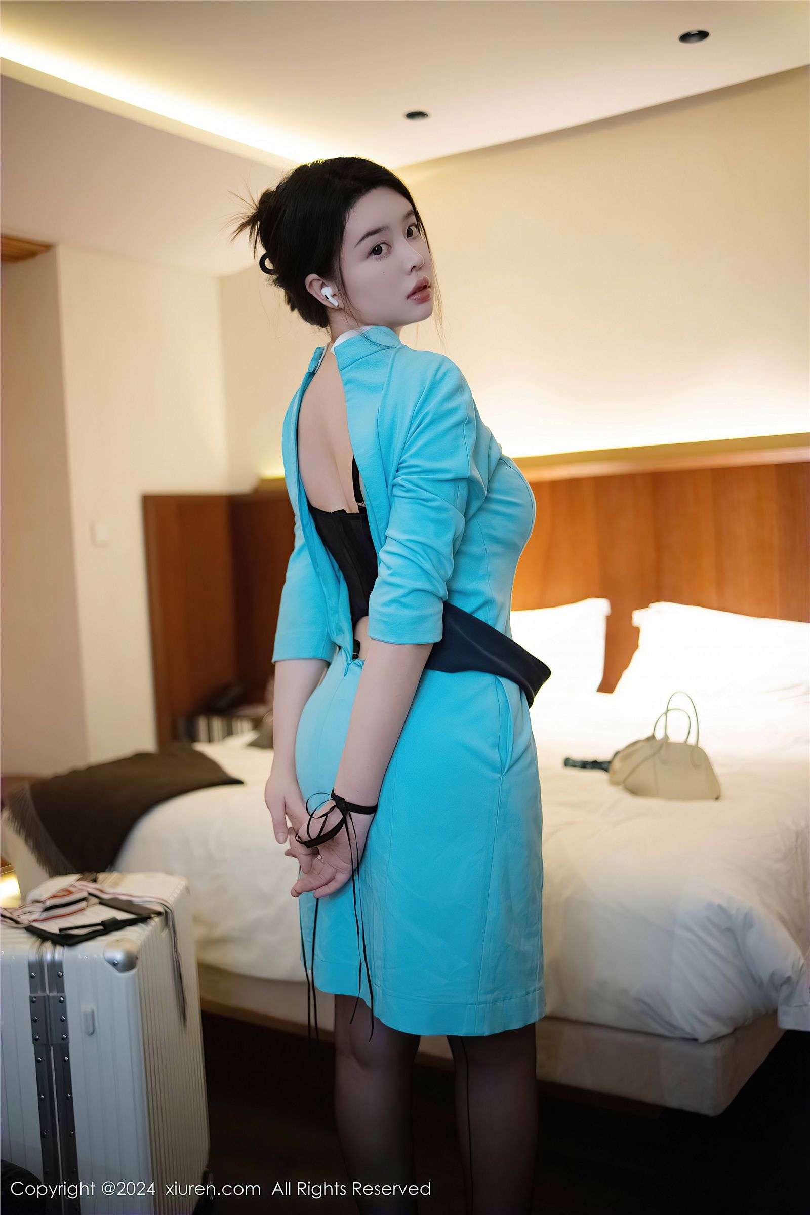 秀人网性感空姐制服写真