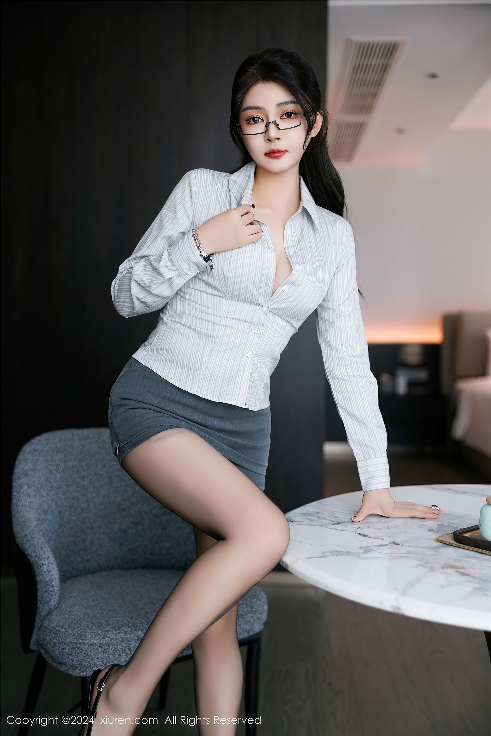 秀人网制服美女写真