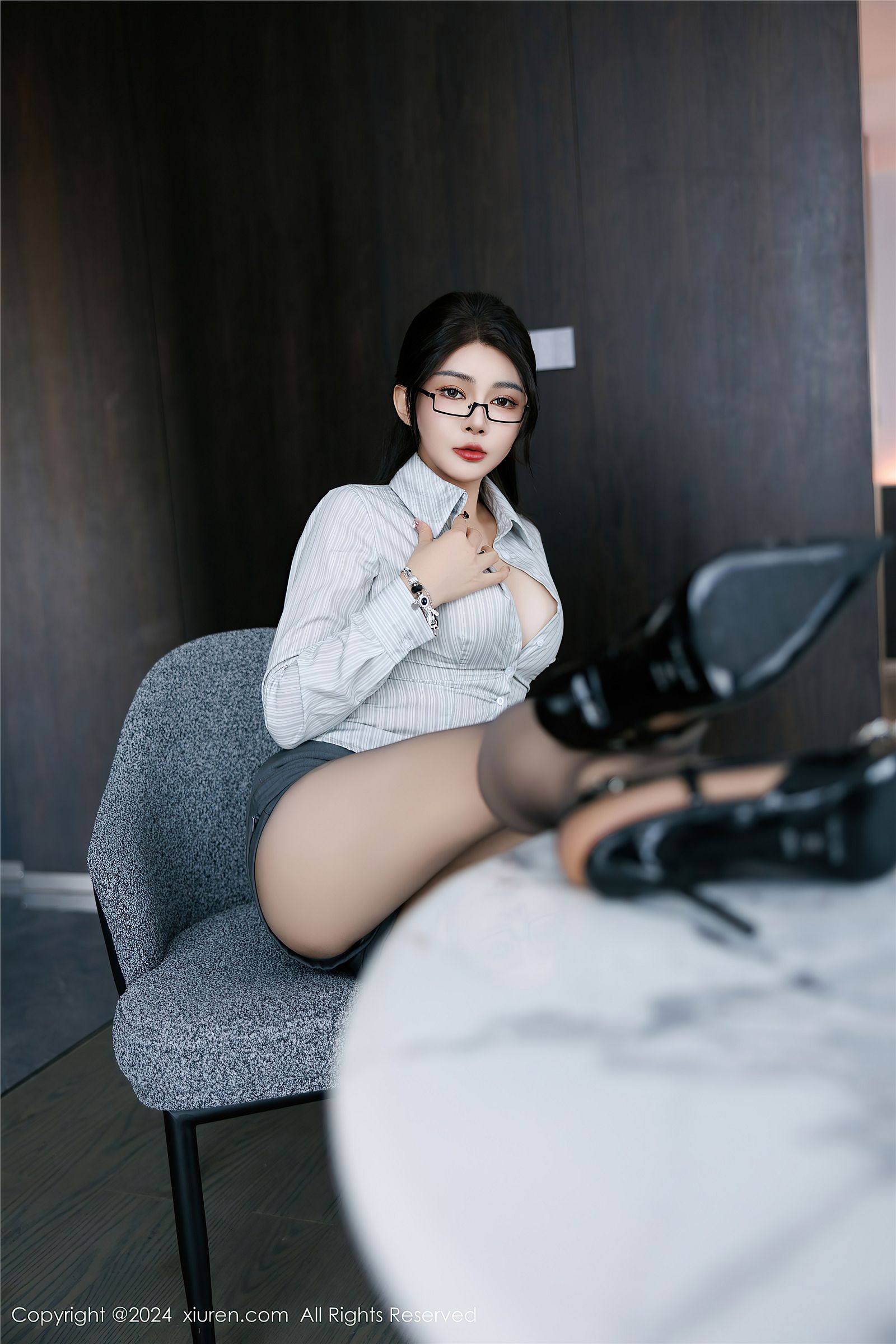 秀人网制服美女写真