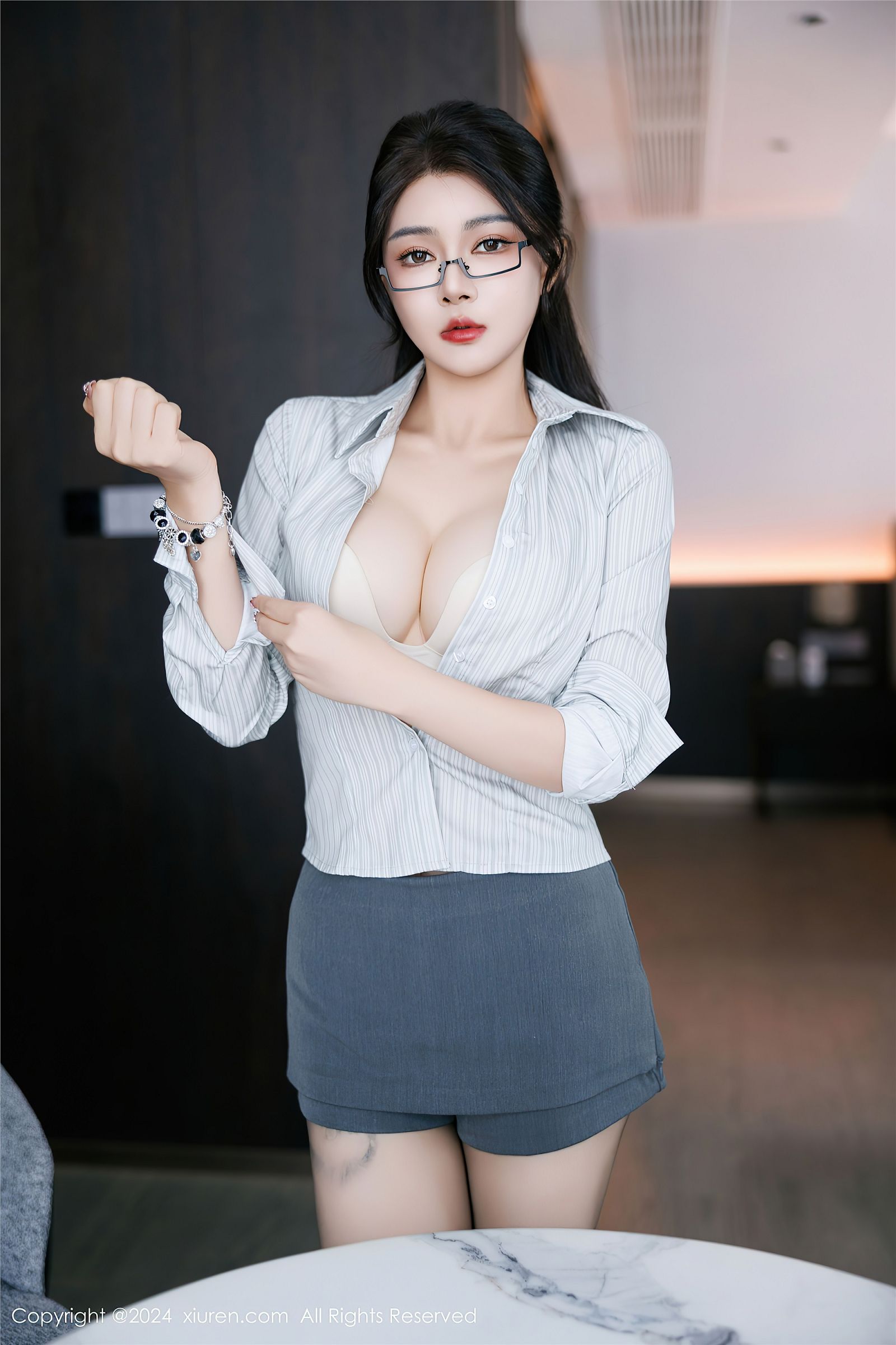 秀人网制服美女写真