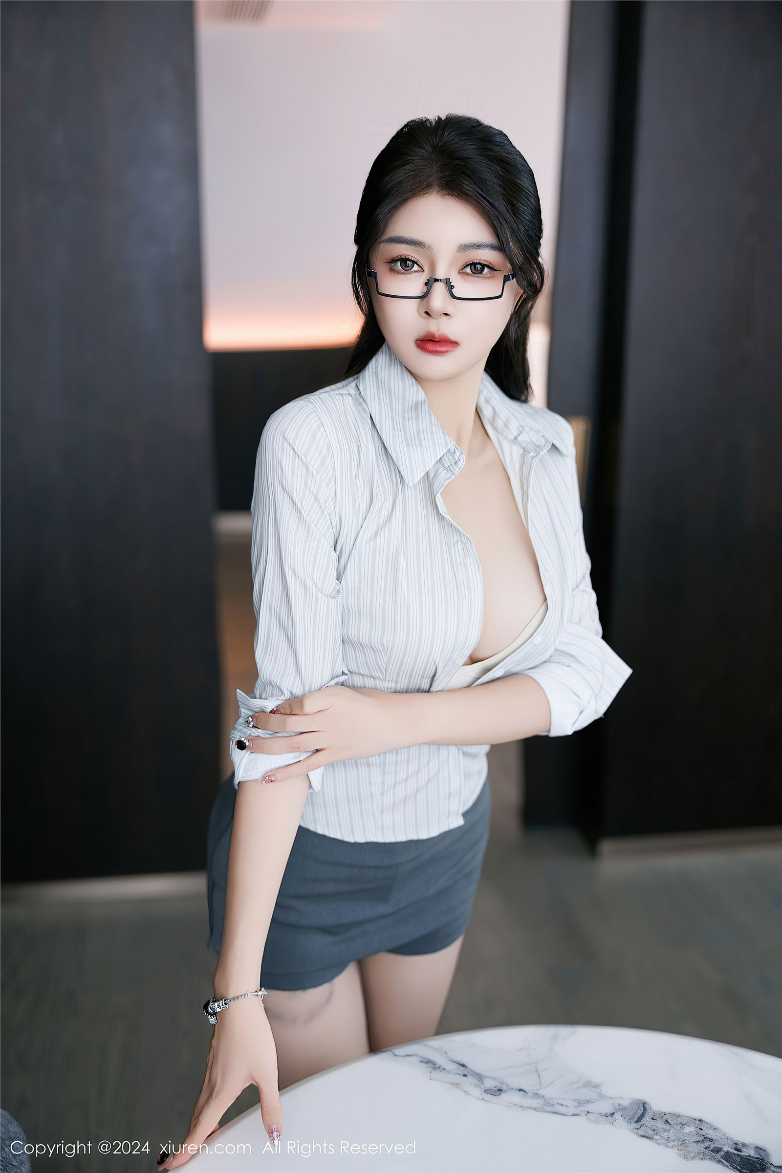 秀人网制服美女写真
